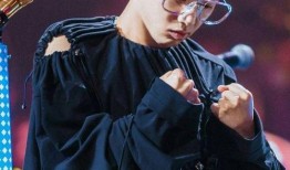 华晨宇八卦视频爆料最新,八卦视频揭露不为人知的一面！