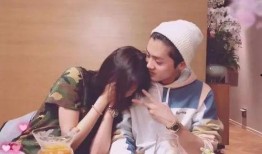 爆料鹿晗妈妈视频播放,揭秘明星家庭日常